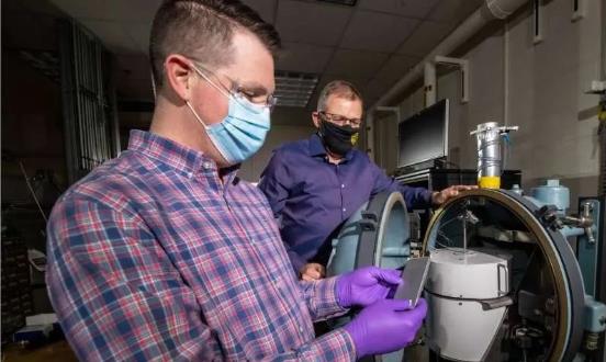 電動汽車用固態電池